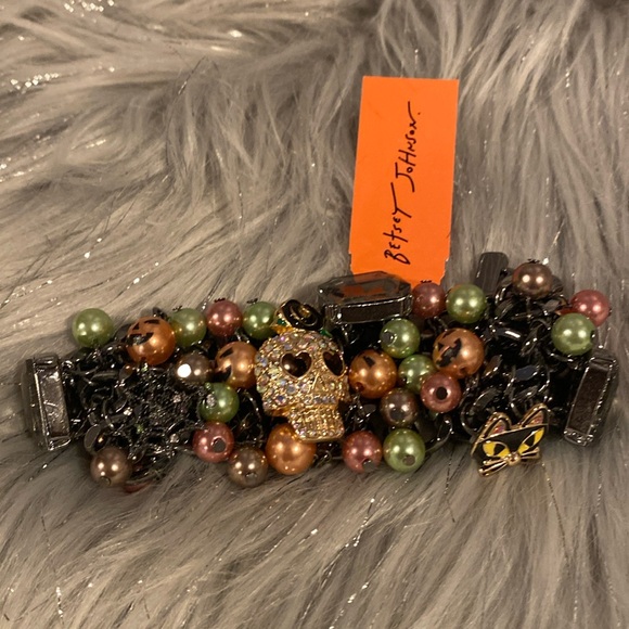 Betsey Johnson Jewelry - BNWT BETSEY JOHNSON Halloween Skull Pumpkin Cat Charms Bracelet